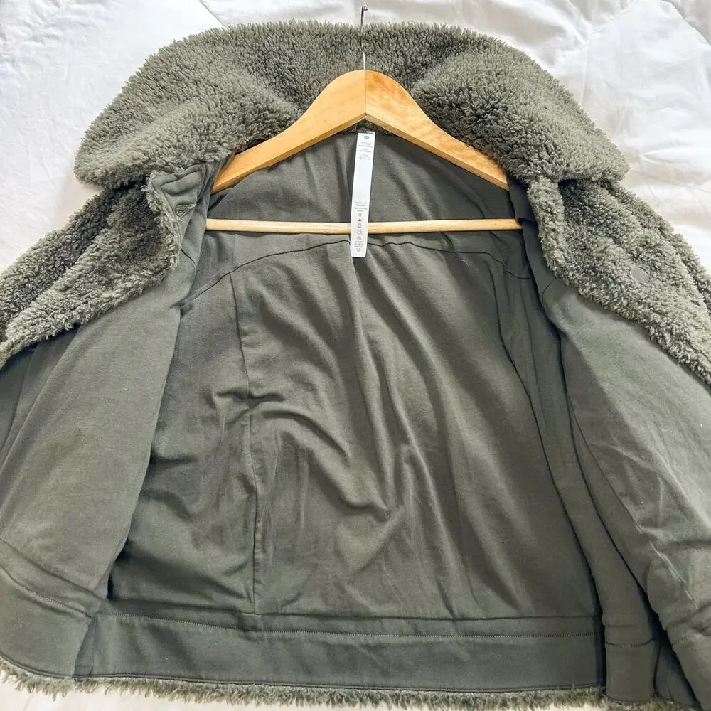 NWOT Lululemon Textured Fleece Button Jacket Dark Olive Sherpa Size 6 - Picture 8 of 9
